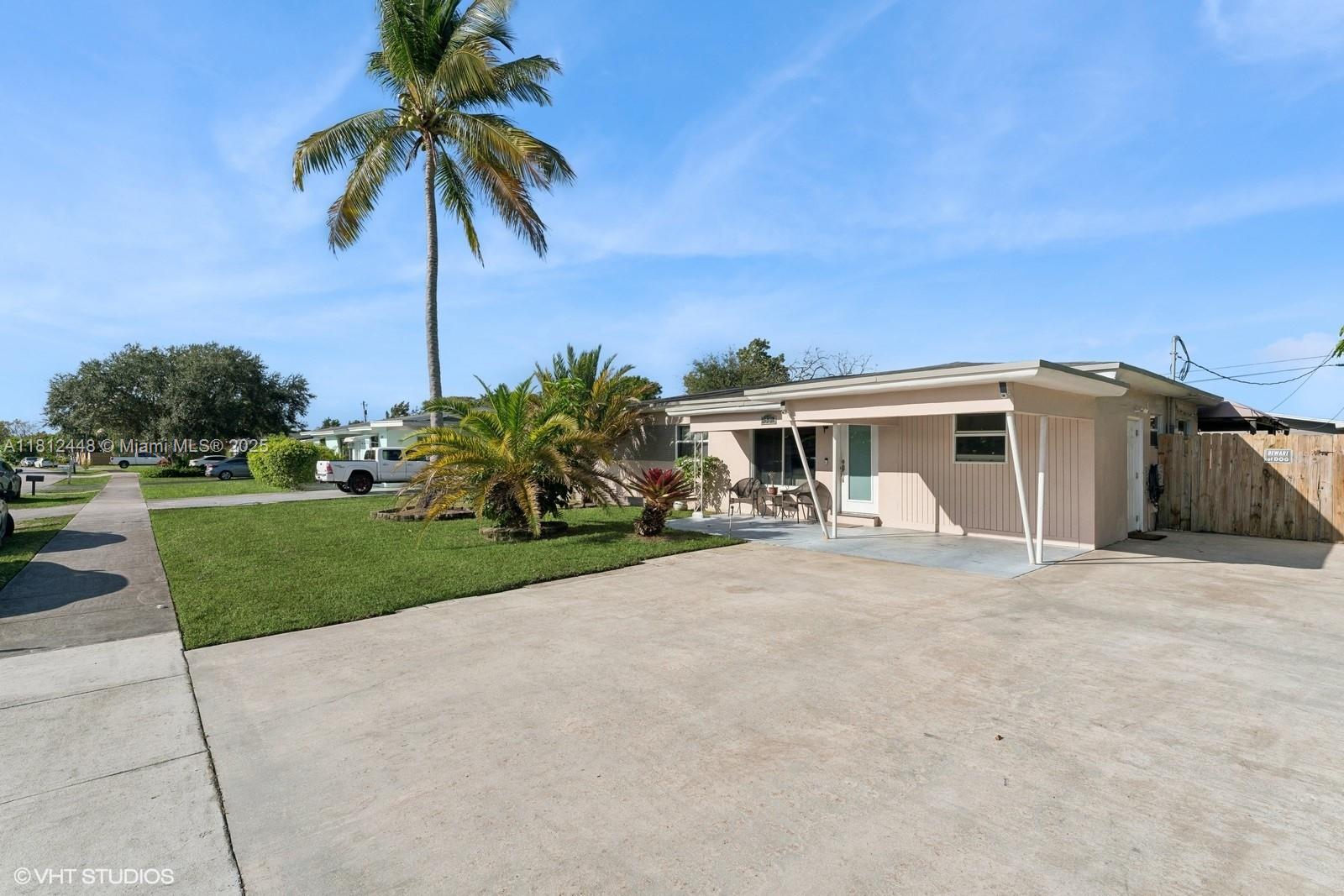 1831 SW 42nd Ter, Fort Lauderdale, Florida image 2