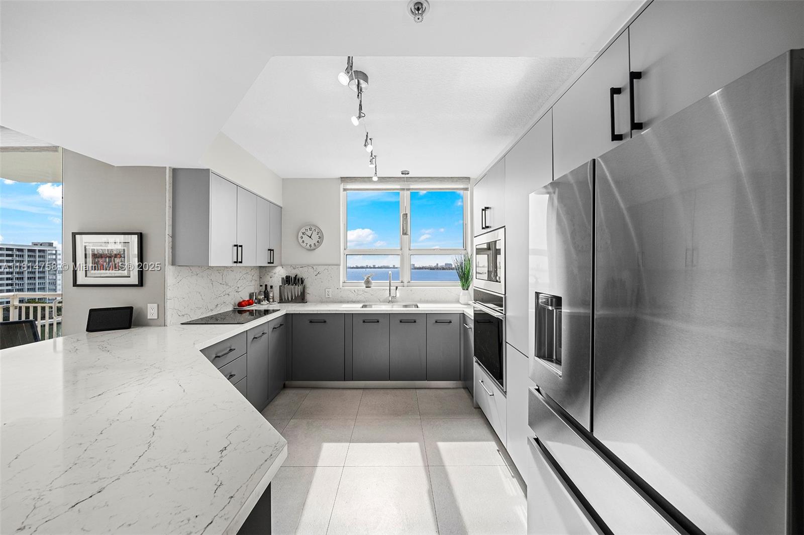 Condo for Sale in Miami, FL