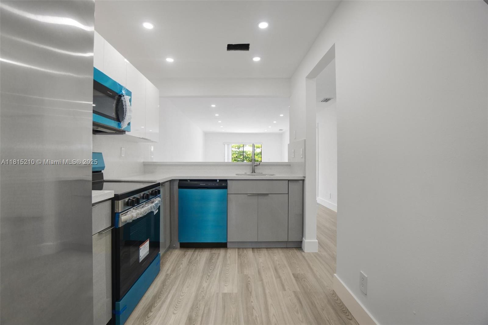 8041 NW 41st Ct, Sunrise, Florida image 5