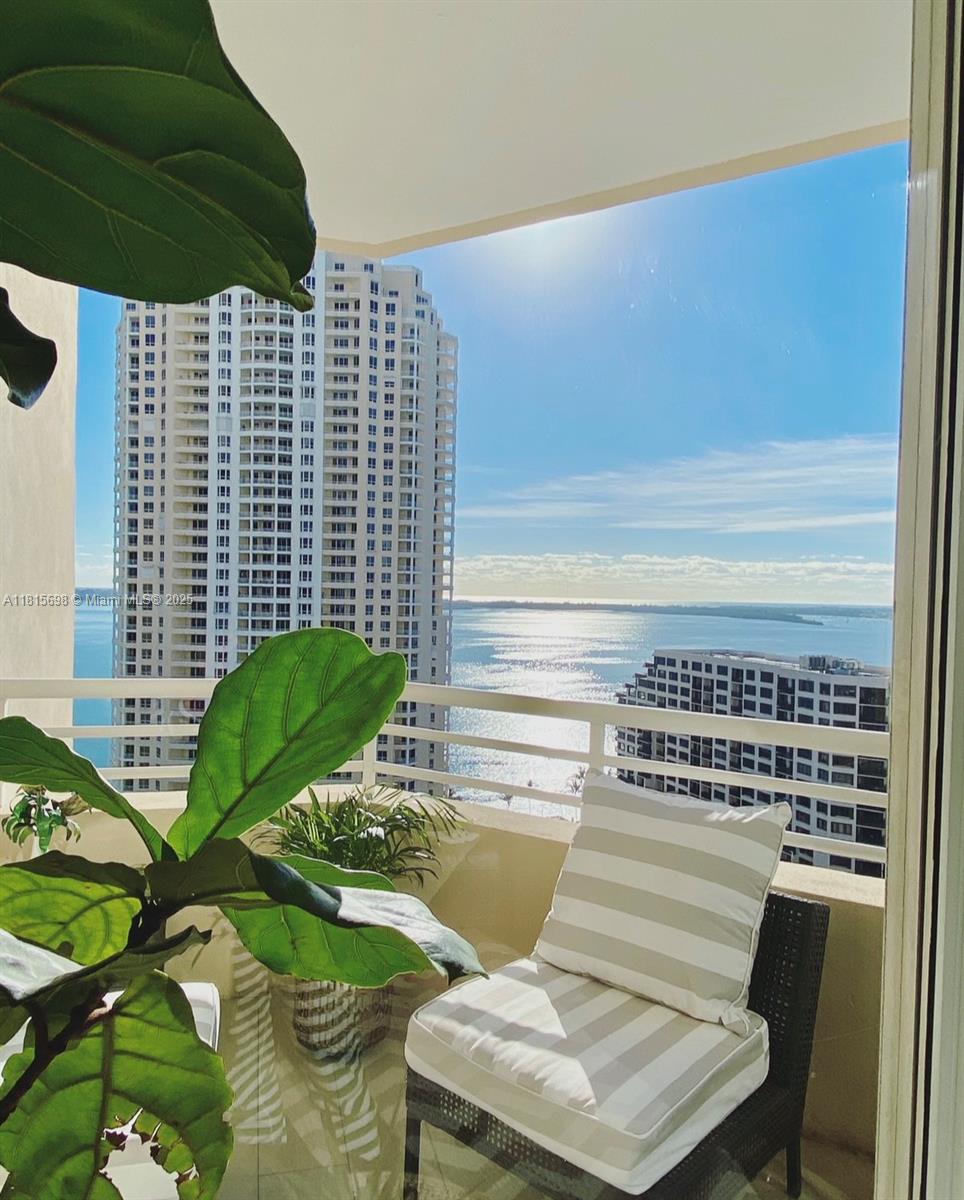 Condo for Sale in Miami, FL