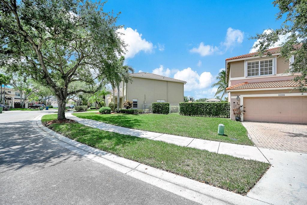 4007 Turquoise Trl, Weston, Florida image 11