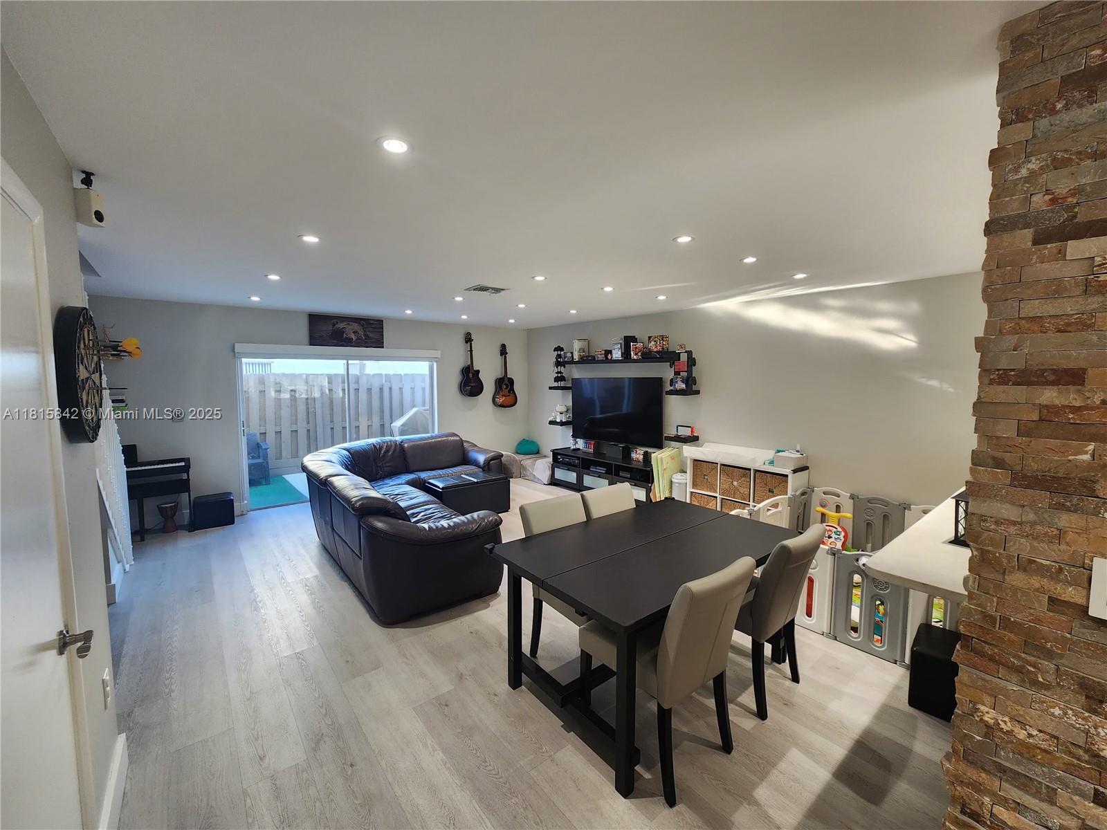 10875 NW 8th St, Pembroke Pines, Florida image 5