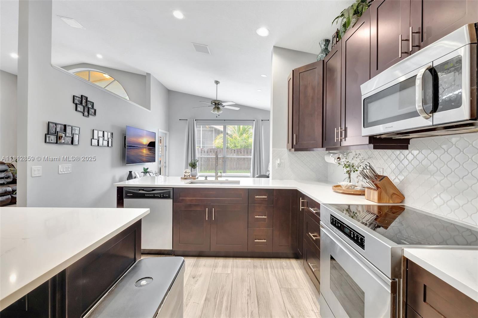 3059 Dogwood Ln, Margate, Florida image 11
