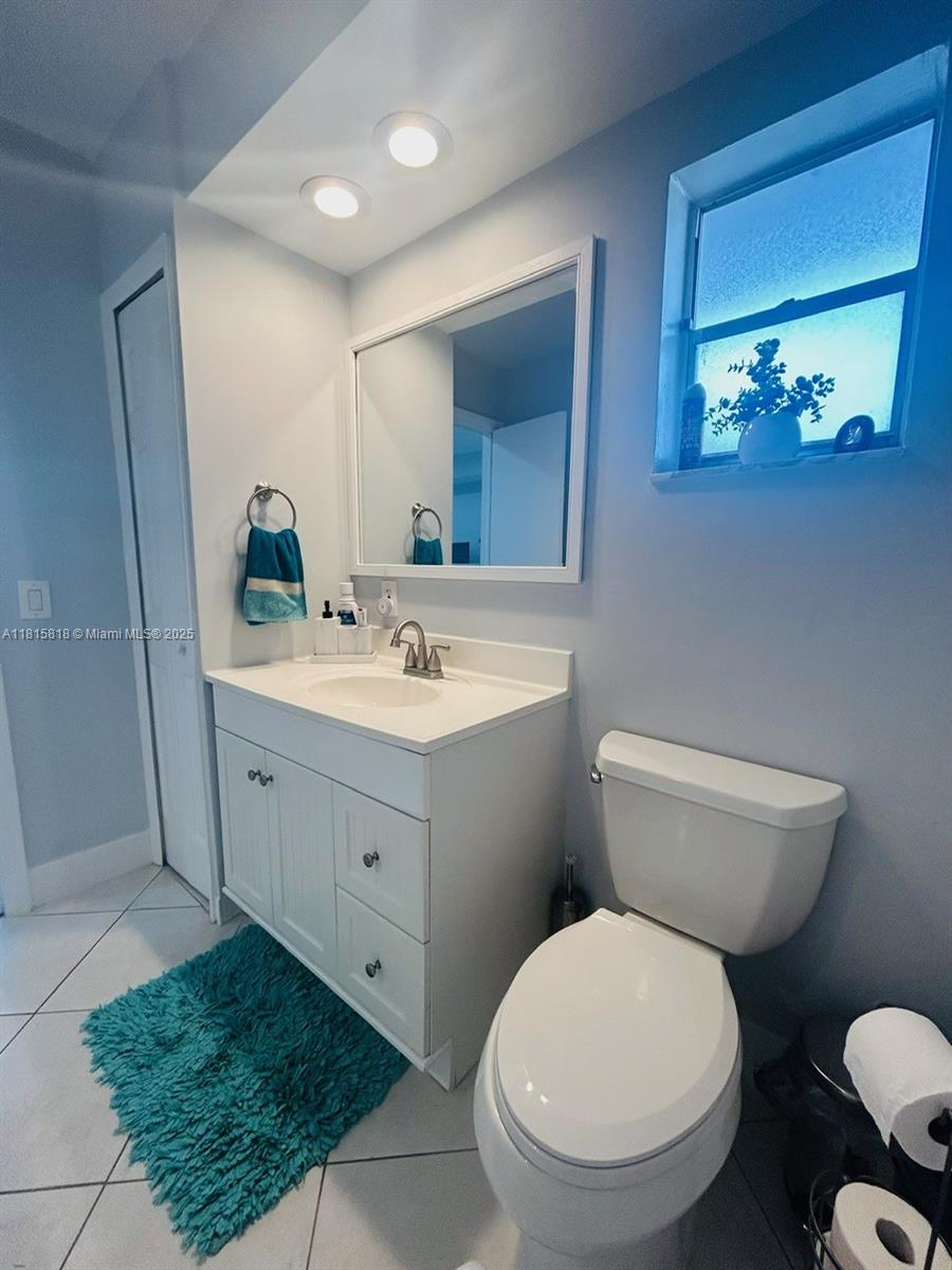 8002 Lagos De Campo Blvd #B-107, Tamarac, Florida image 36