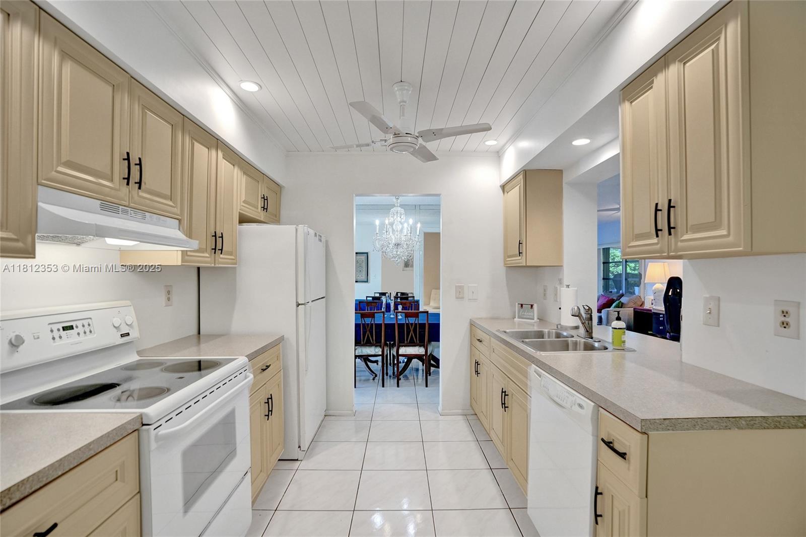 10106 NW 82nd St, Tamarac, Florida image 12