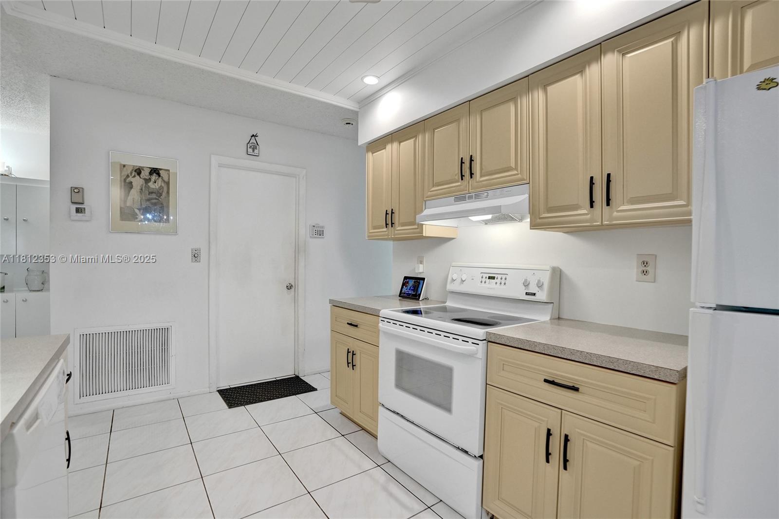 10106 NW 82nd St, Tamarac, Florida image 14