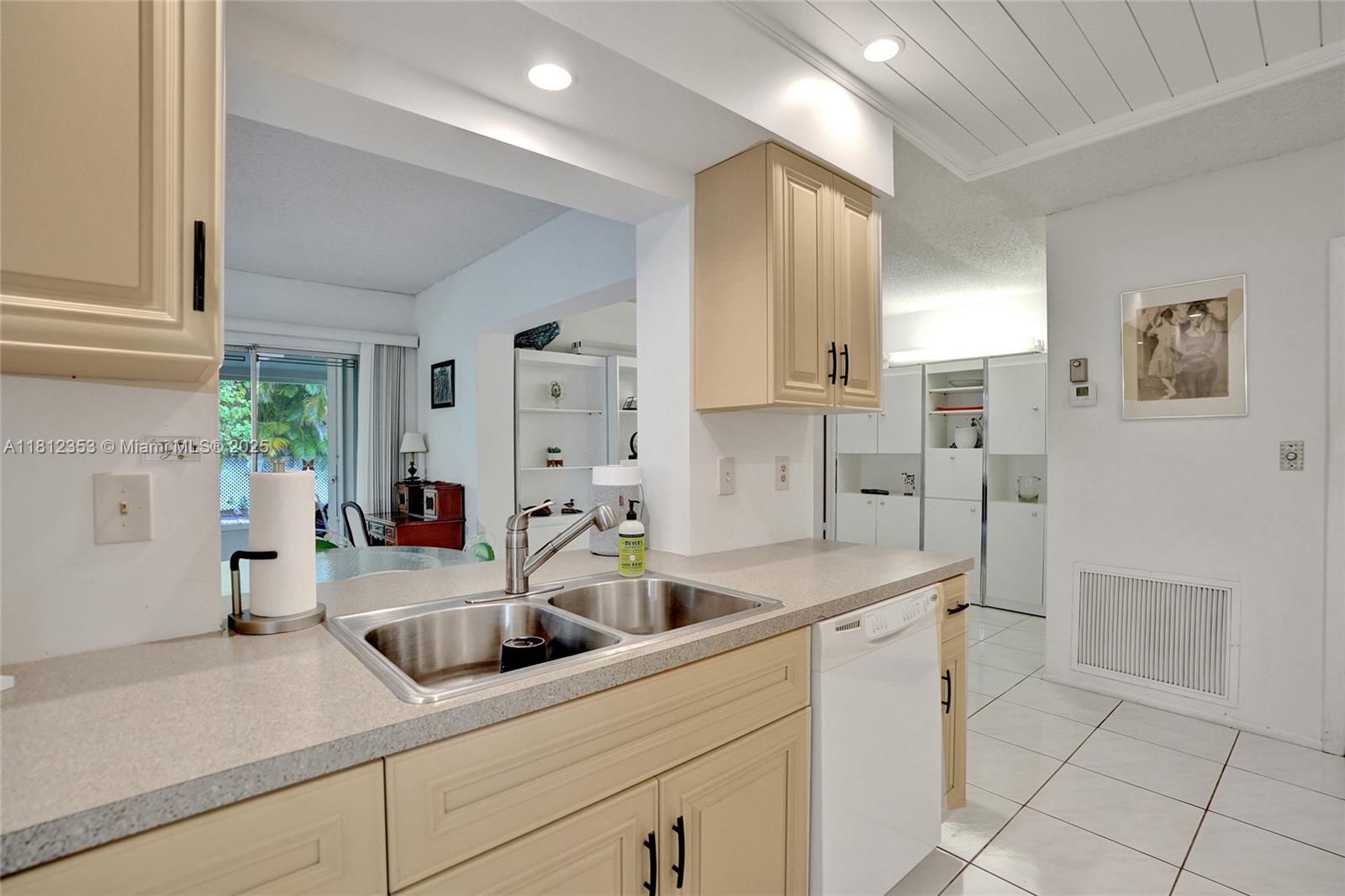 10106 NW 82nd St, Tamarac, Florida image 15