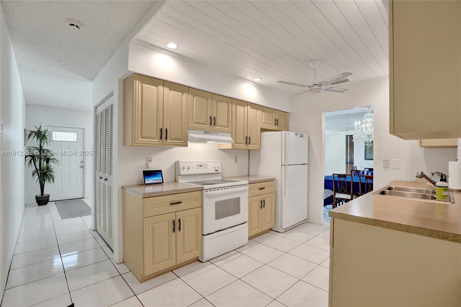 10106 NW 82nd St, Tamarac, Florida image 16