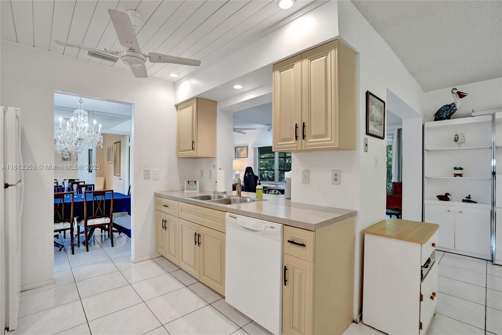 10106 NW 82nd St, Tamarac, Florida image 17