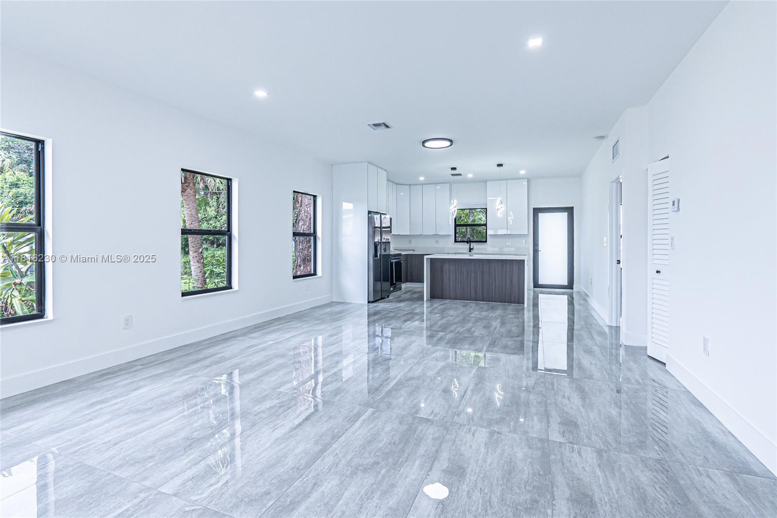 2725 NW 7th St, Fort Lauderdale, Florida image 6