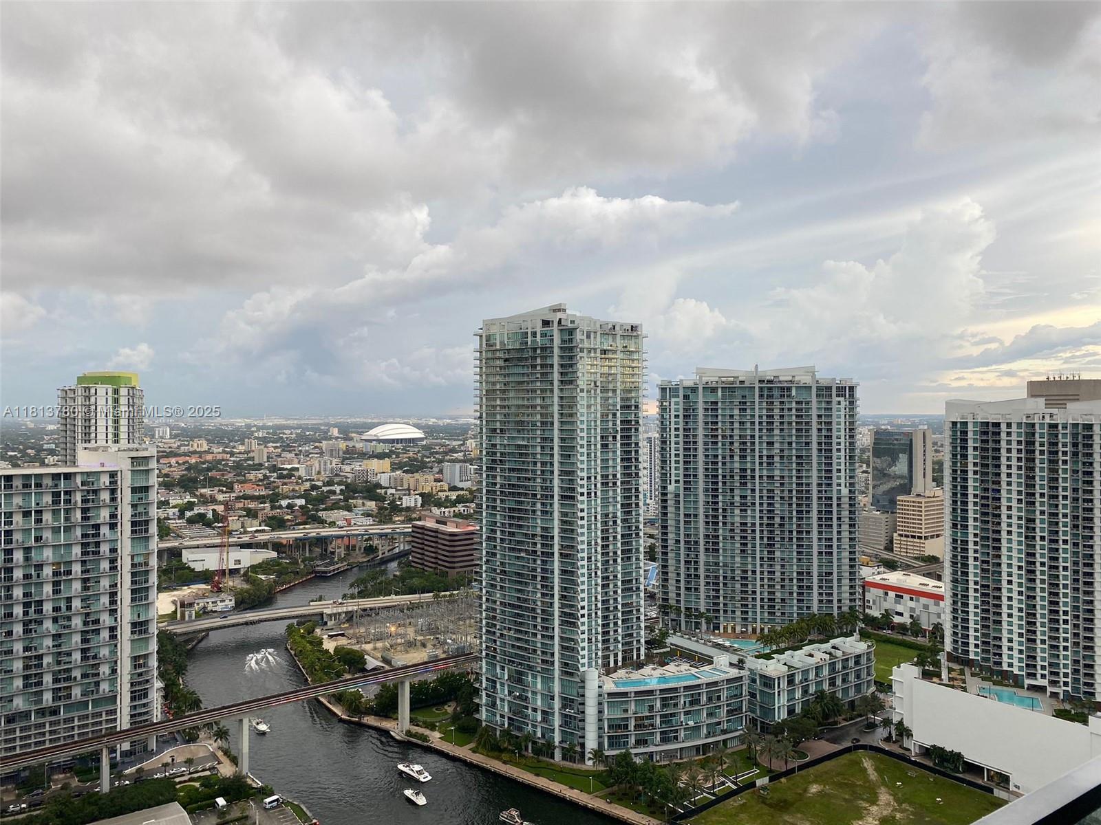Apartamento para Alugar em Miami, FL