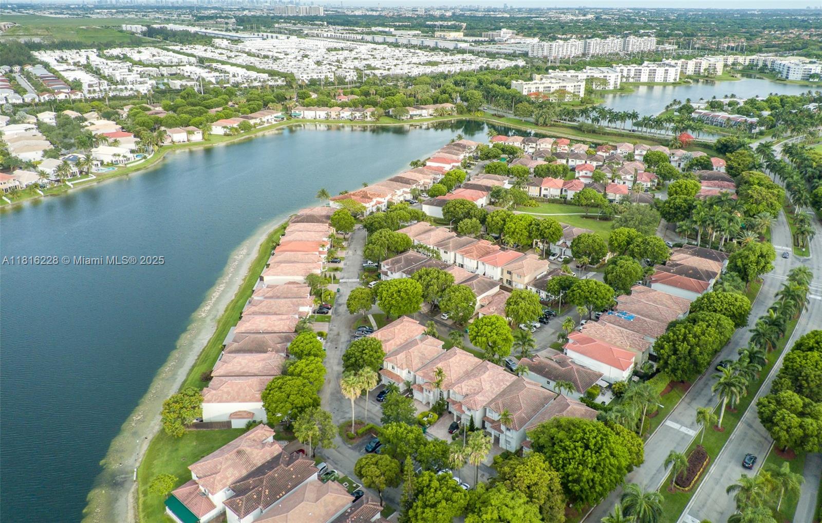 10914 NW 70th St, Doral, Florida image 50
