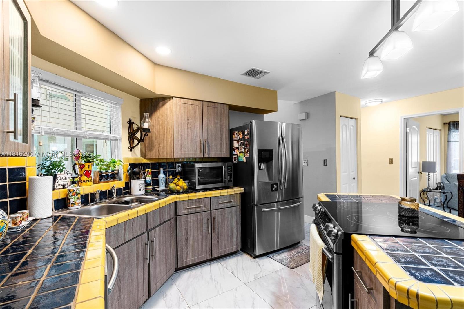8936 SW 6th Ln, Miami, Florida image 9