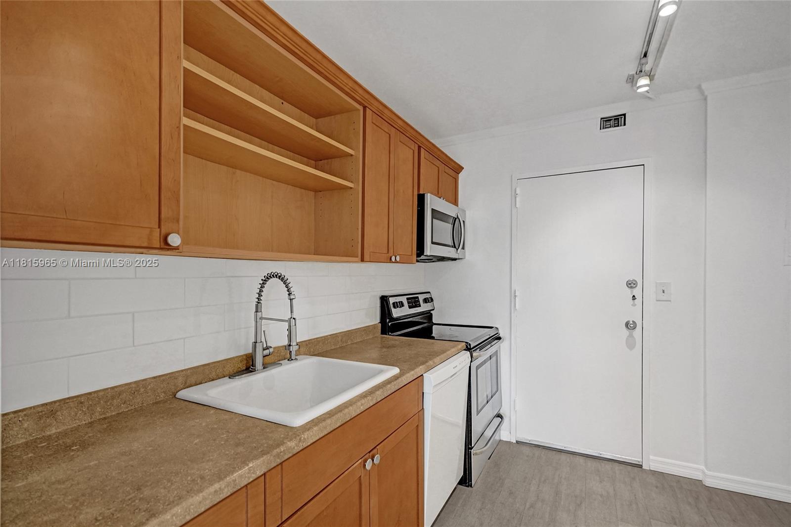 9800 W Bay Harbor Dr #401, Bay Harbor Islands, Florida image 5