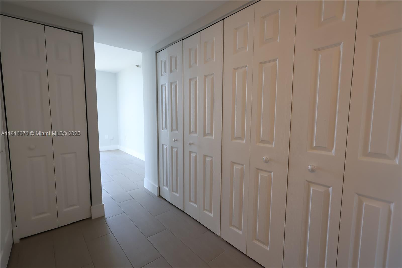 20515 E Country Club Dr #543, Aventura, Florida image 11