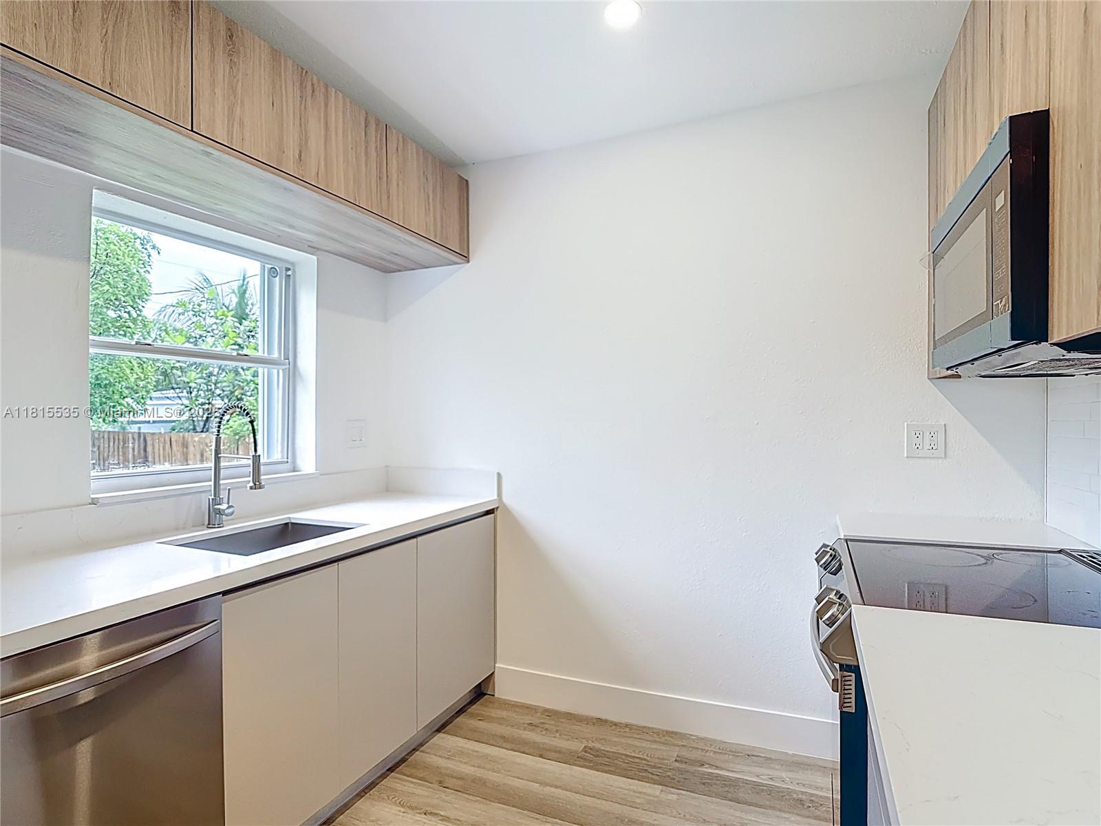 1535 NW 124th St, North Miami, Florida image 13