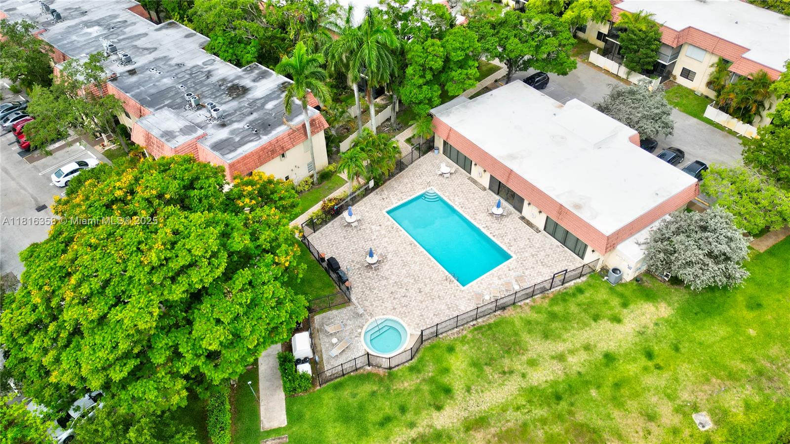 136 S Cypress Rd #323, Pompano Beach, Florida image 27