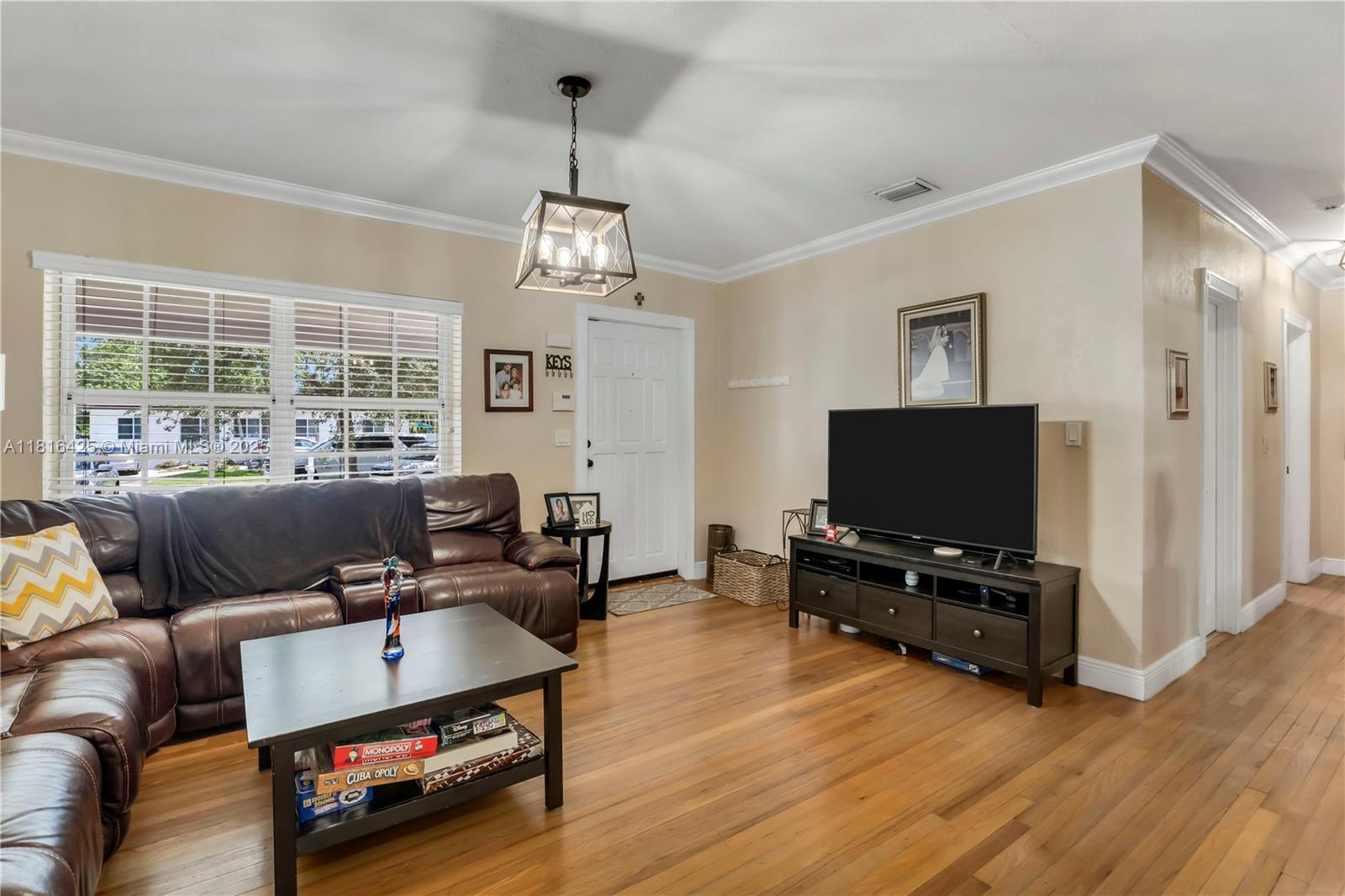 1110 Falcon Ave, Miami Springs, Florida image 11