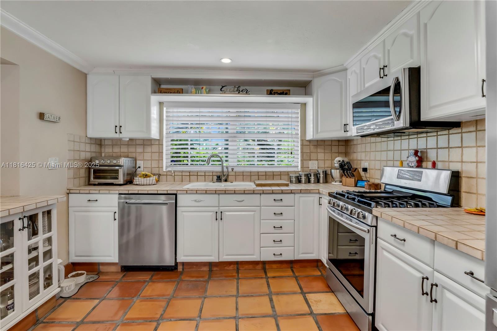 1110 Falcon Ave, Miami Springs, Florida image 16