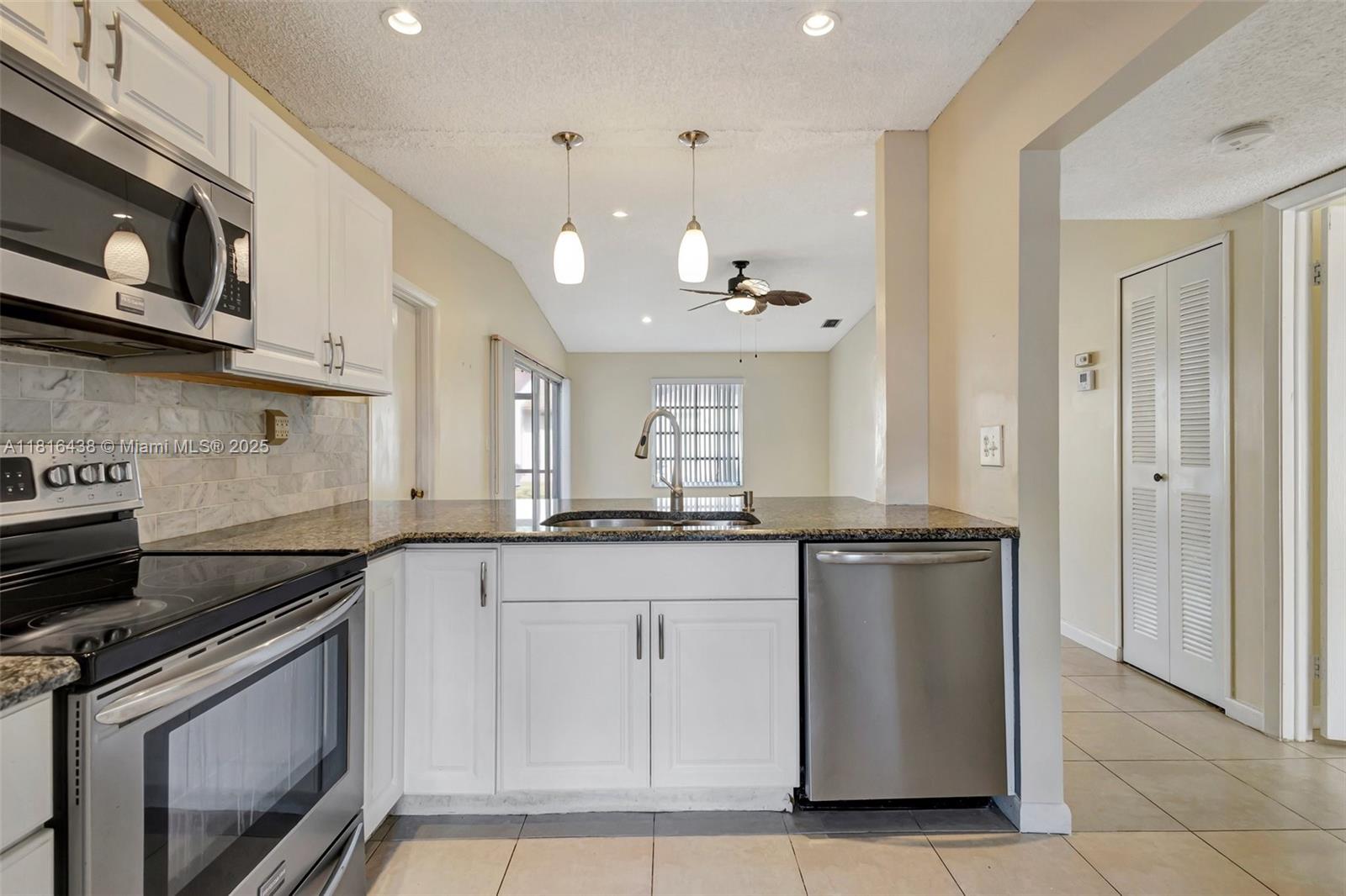 5057 Forsythia St, Delray Beach, Florida image 8
