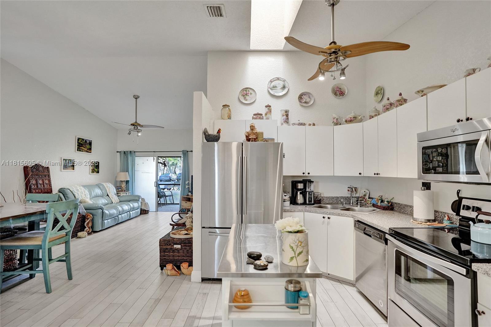 729 NW 47th Street, Deerfield Beach, Florida image 9