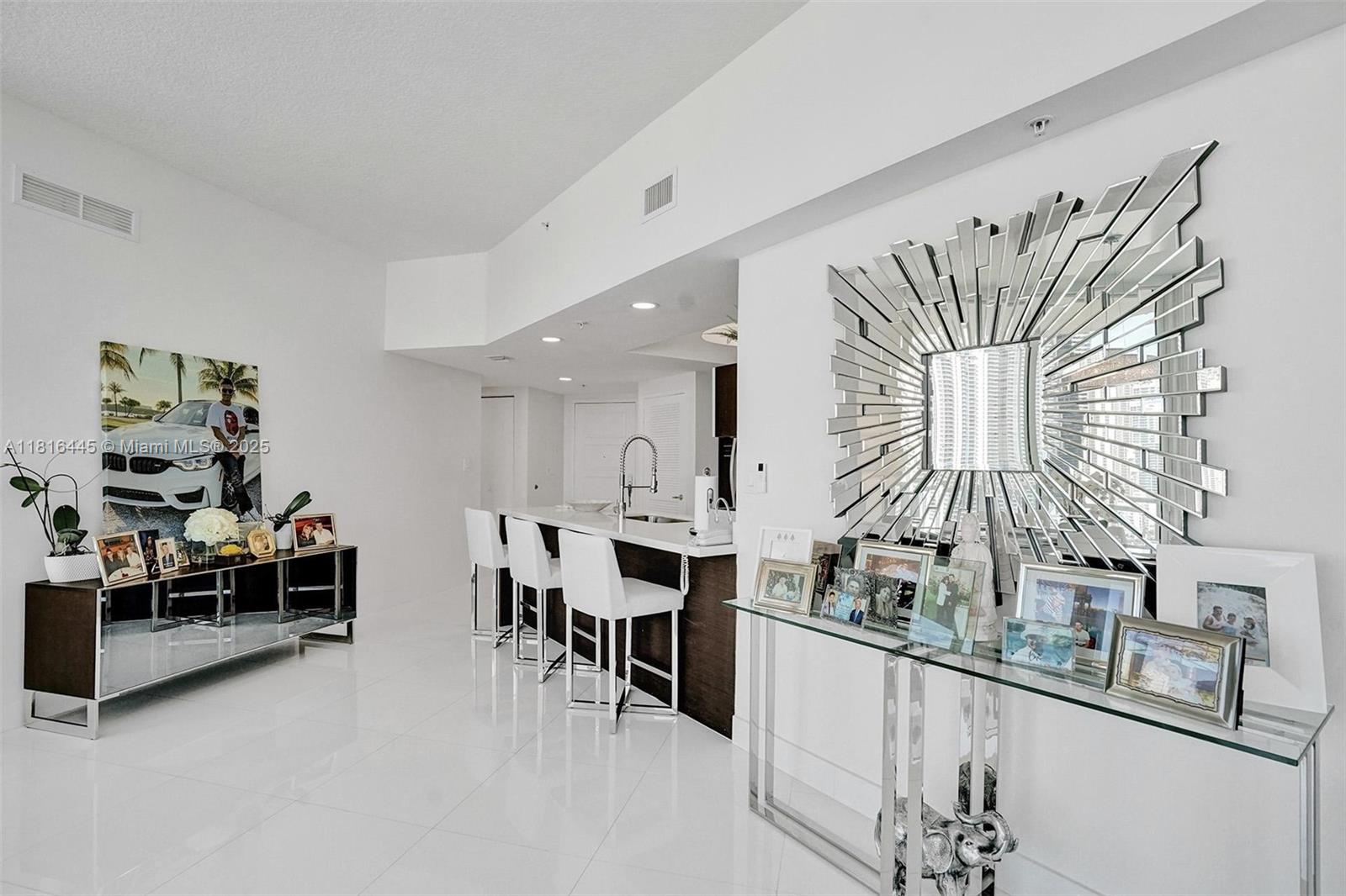 Apartamento à Venda em Sunny Isles Beach, FL