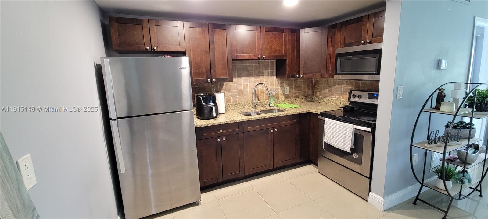 5773 Washington St #J2, Hollywood, Florida image 10