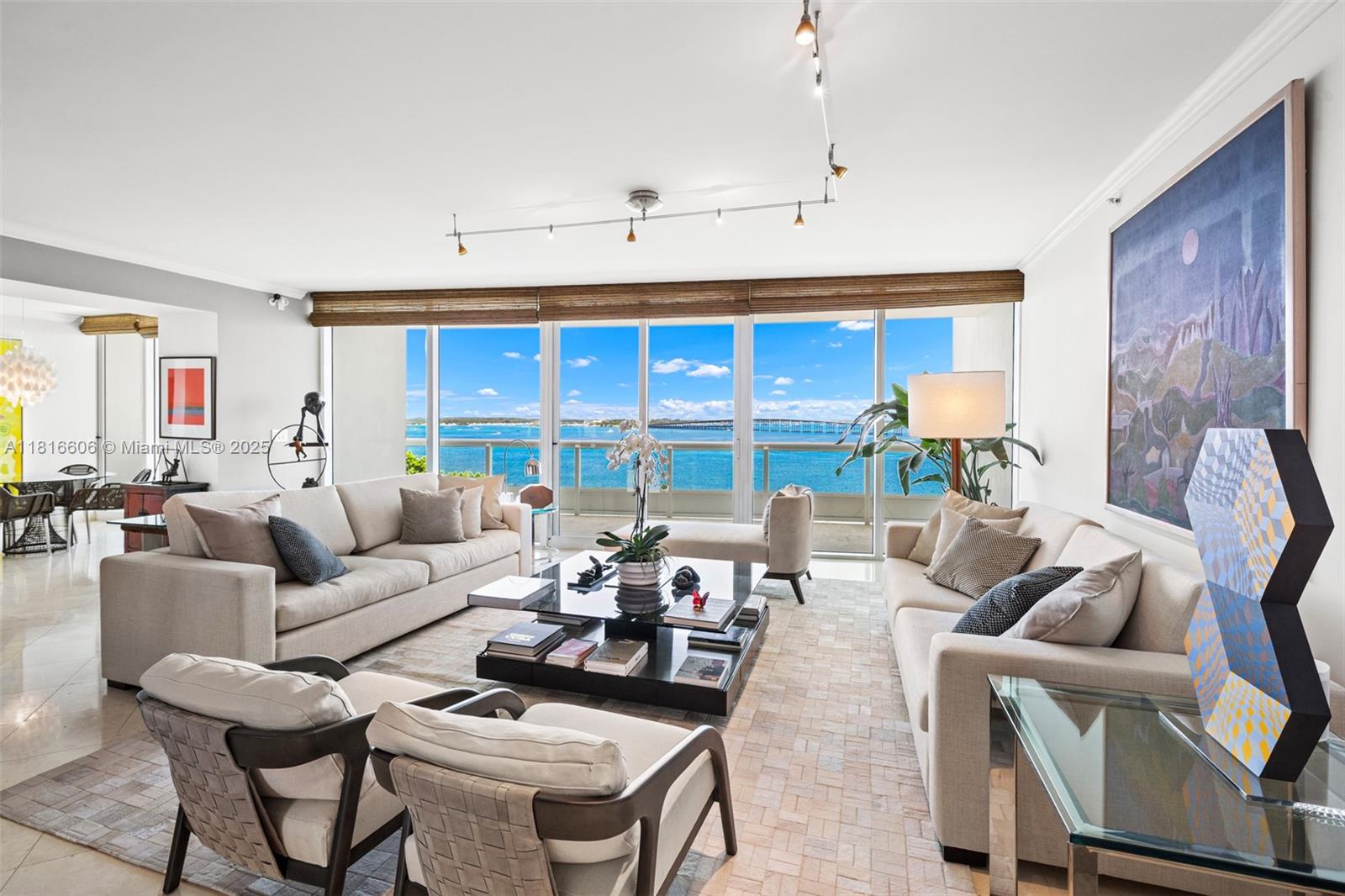 Condo for Sale in Miami, FL