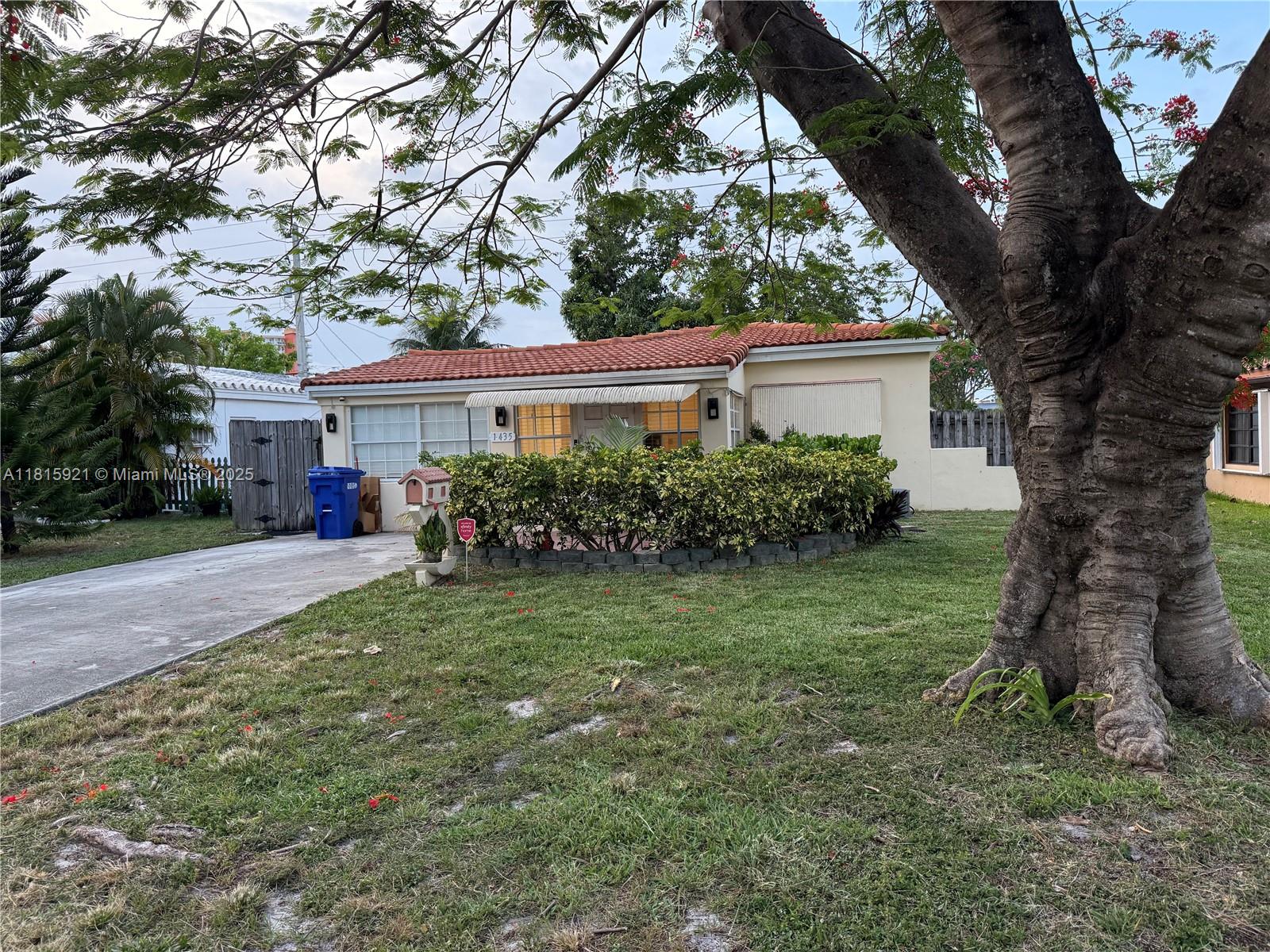 1435 NE 182nd St, North Miami Beach, Florida image 2