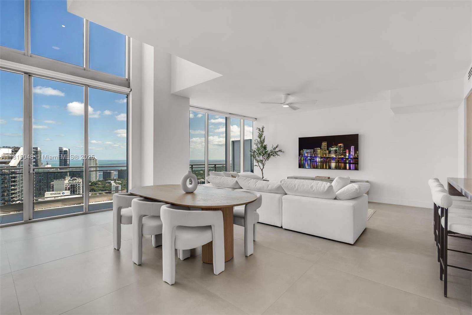 92 SW 3rd St #5204, Miami, Florida image 6