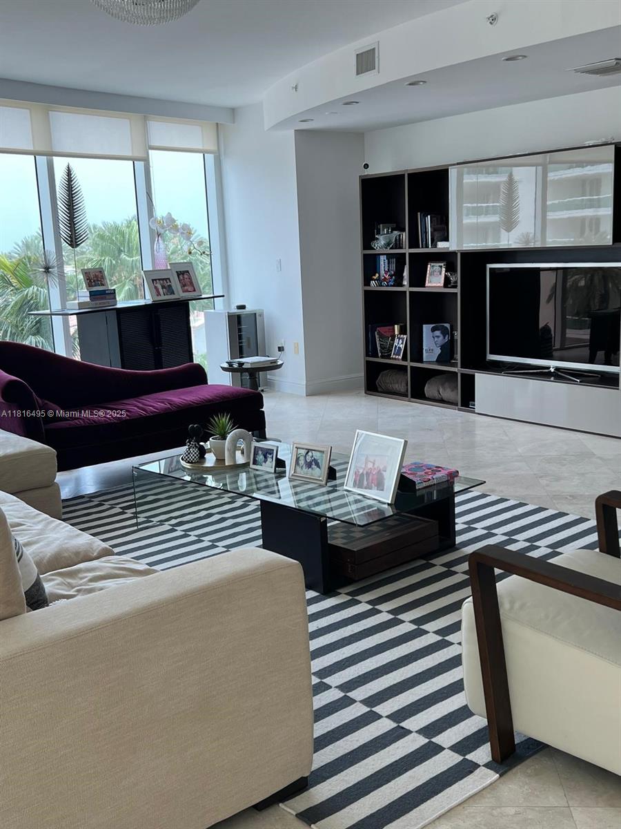Condo for Rent in Aventura, FL