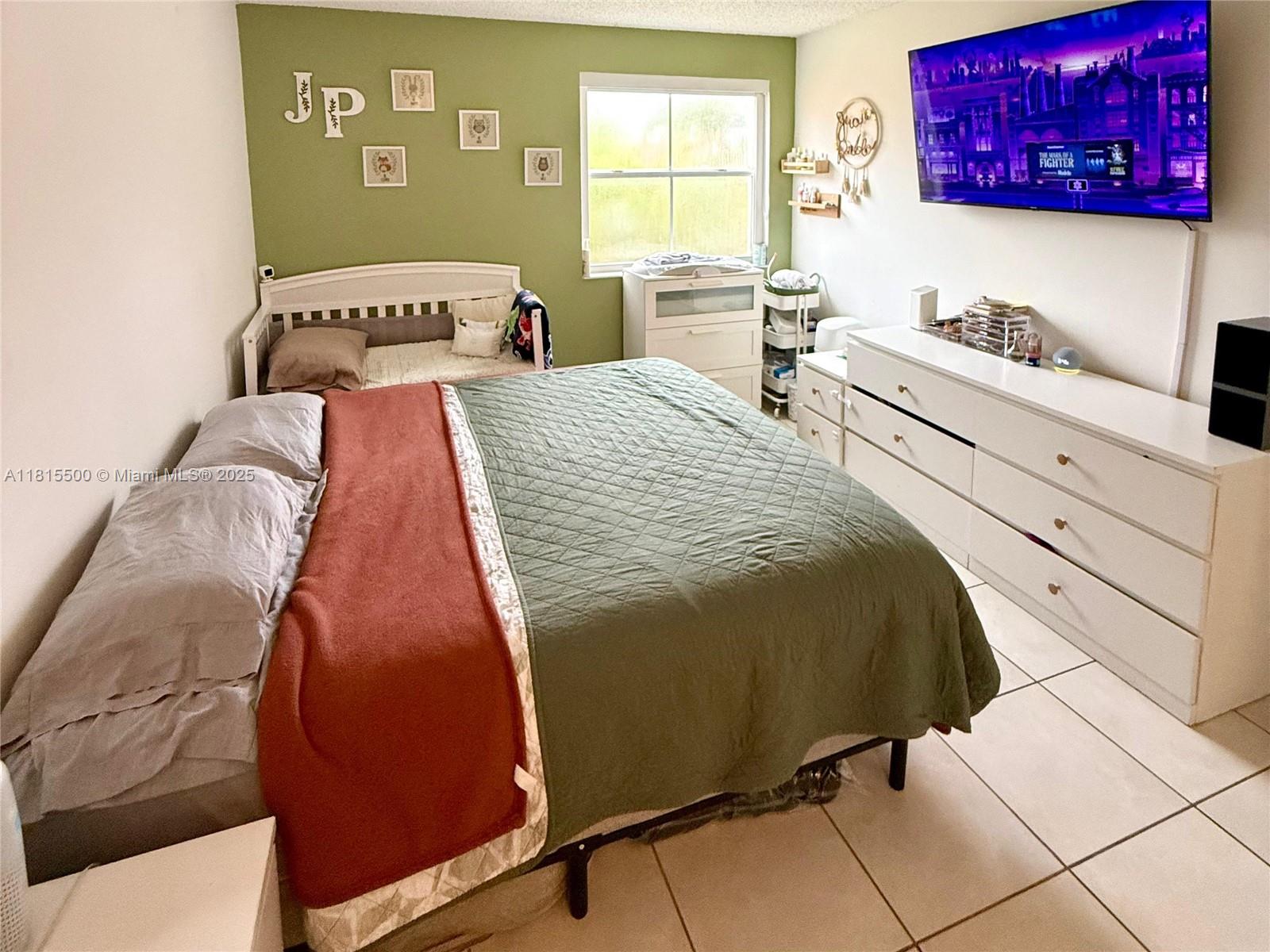 Residential, Hialeah, Florida image 11