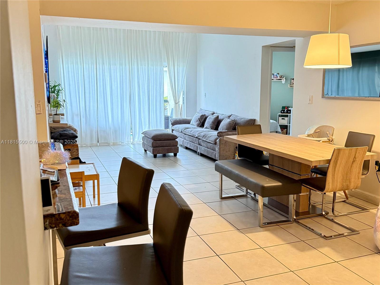 Residential, Hialeah, Florida image 3