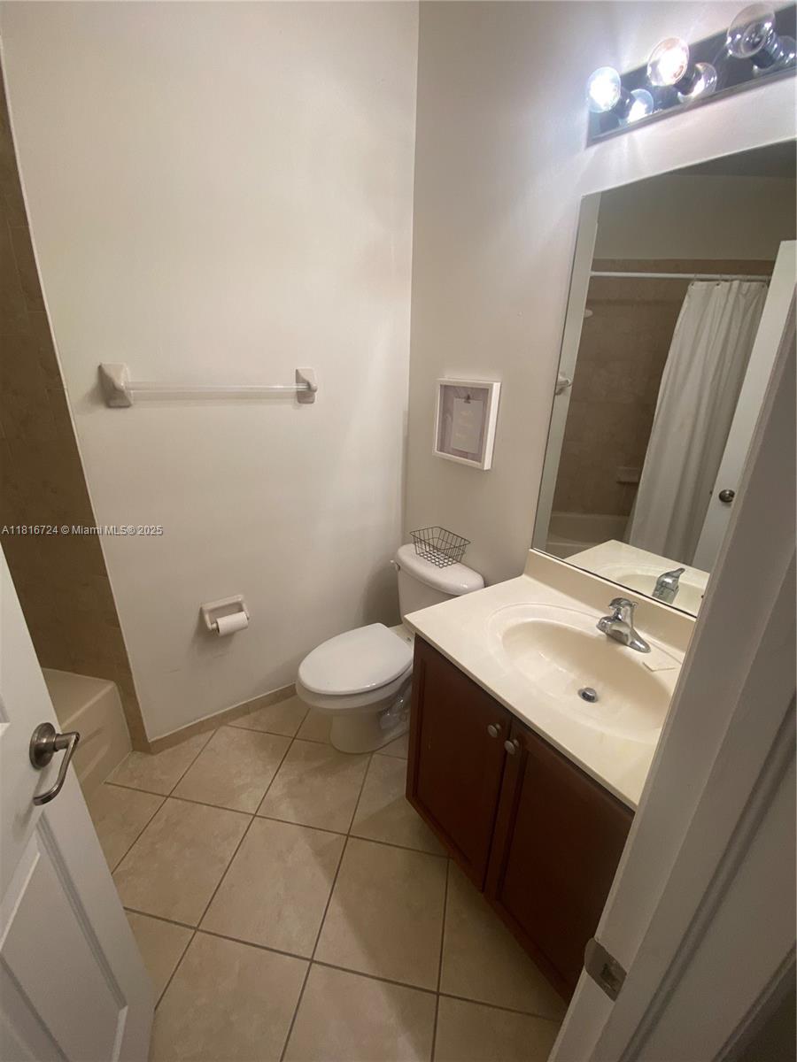 11603 NW 89th St #214, Doral, Florida image 17