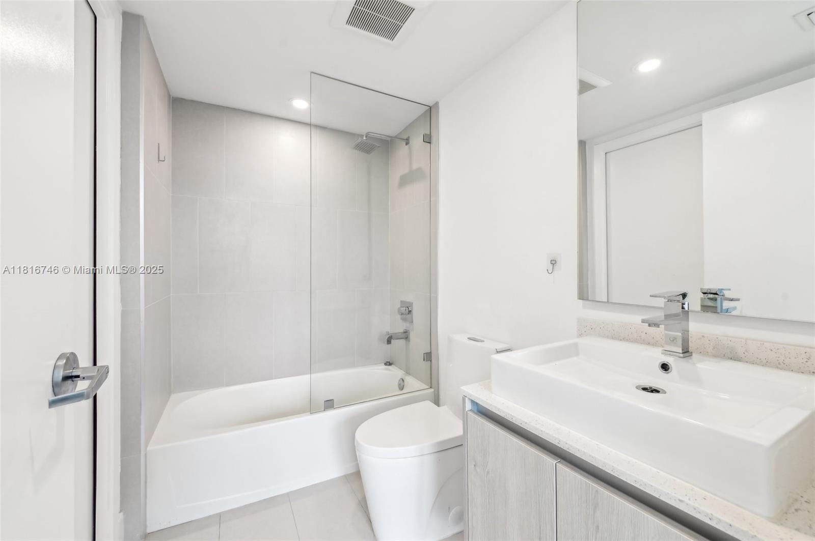 13800 Highland Dr #202, North Miami Beach, Florida image 17