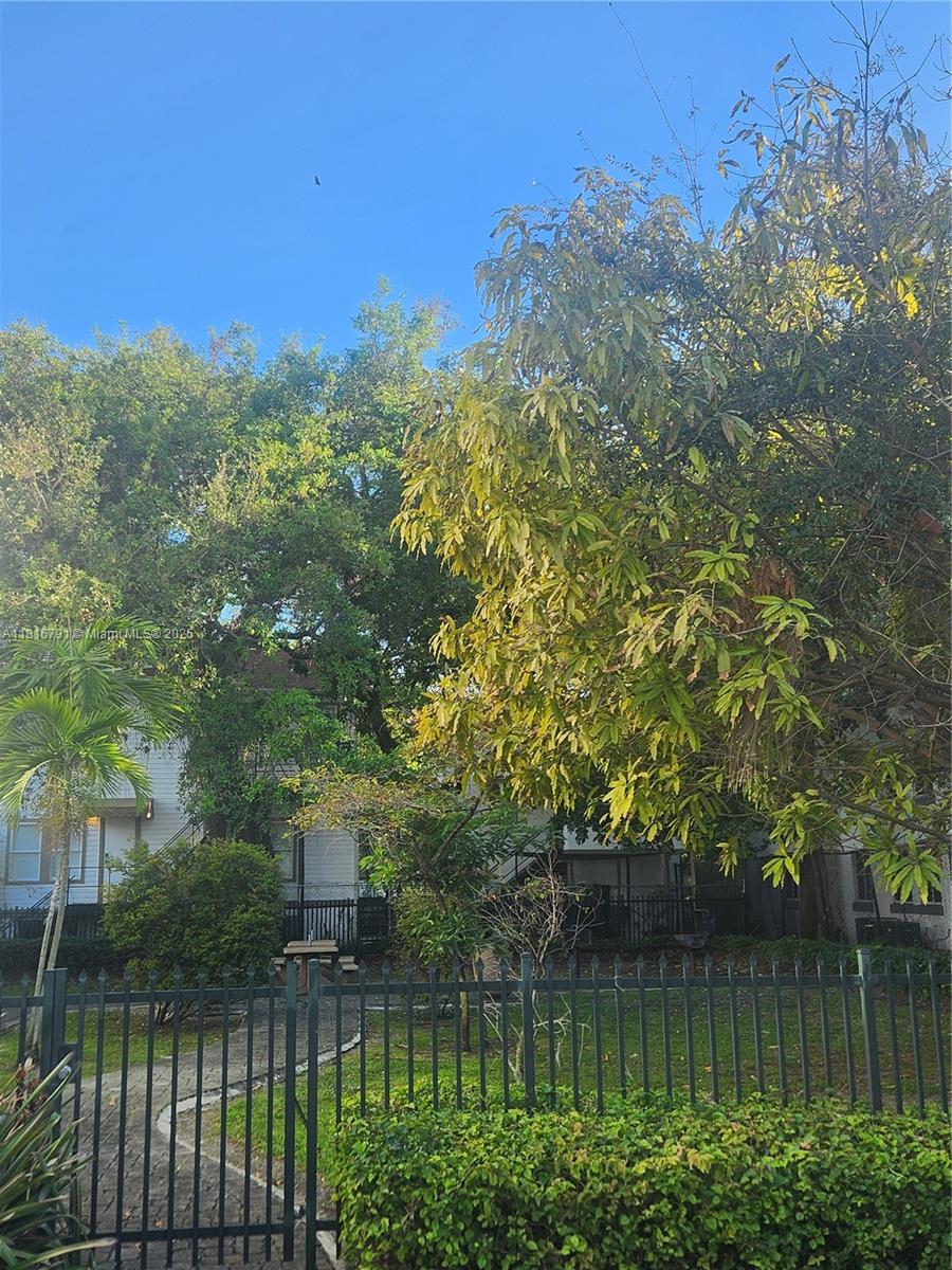 412 NW 4th St, Miami, Florida image 2