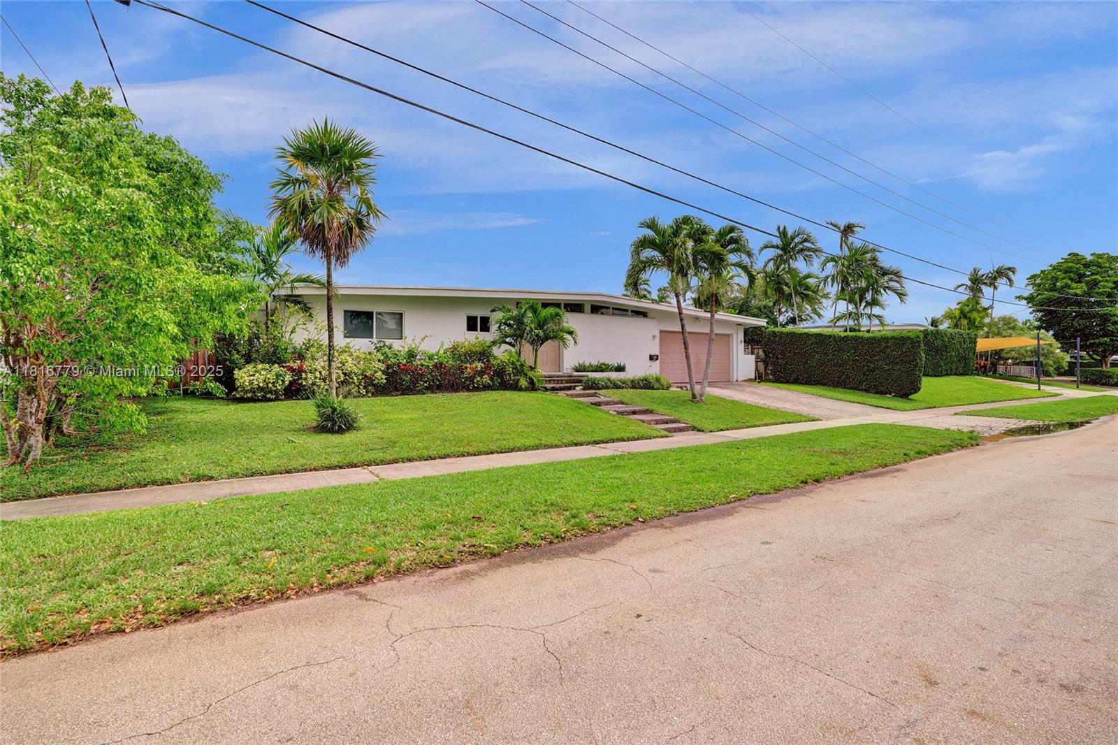2050 NE 196th Ter, North Miami Beach, Florida image 20