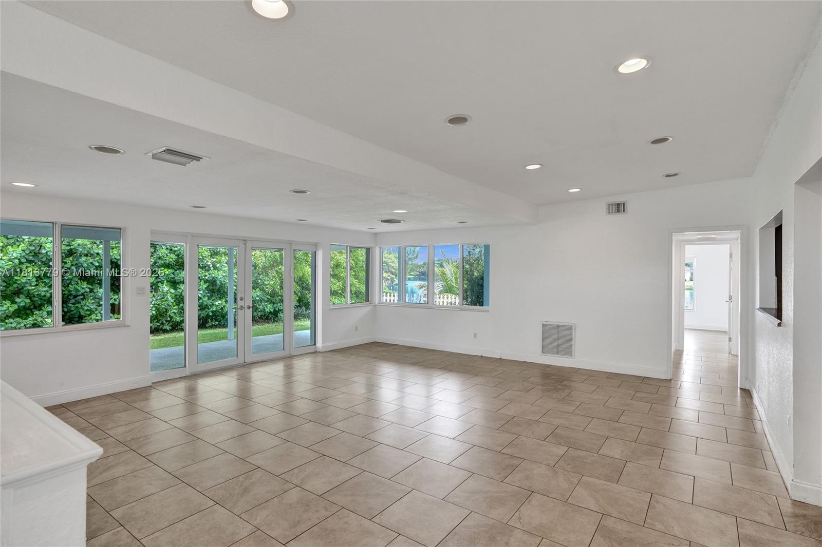 2050 NE 196th Ter, North Miami Beach, Florida image 23