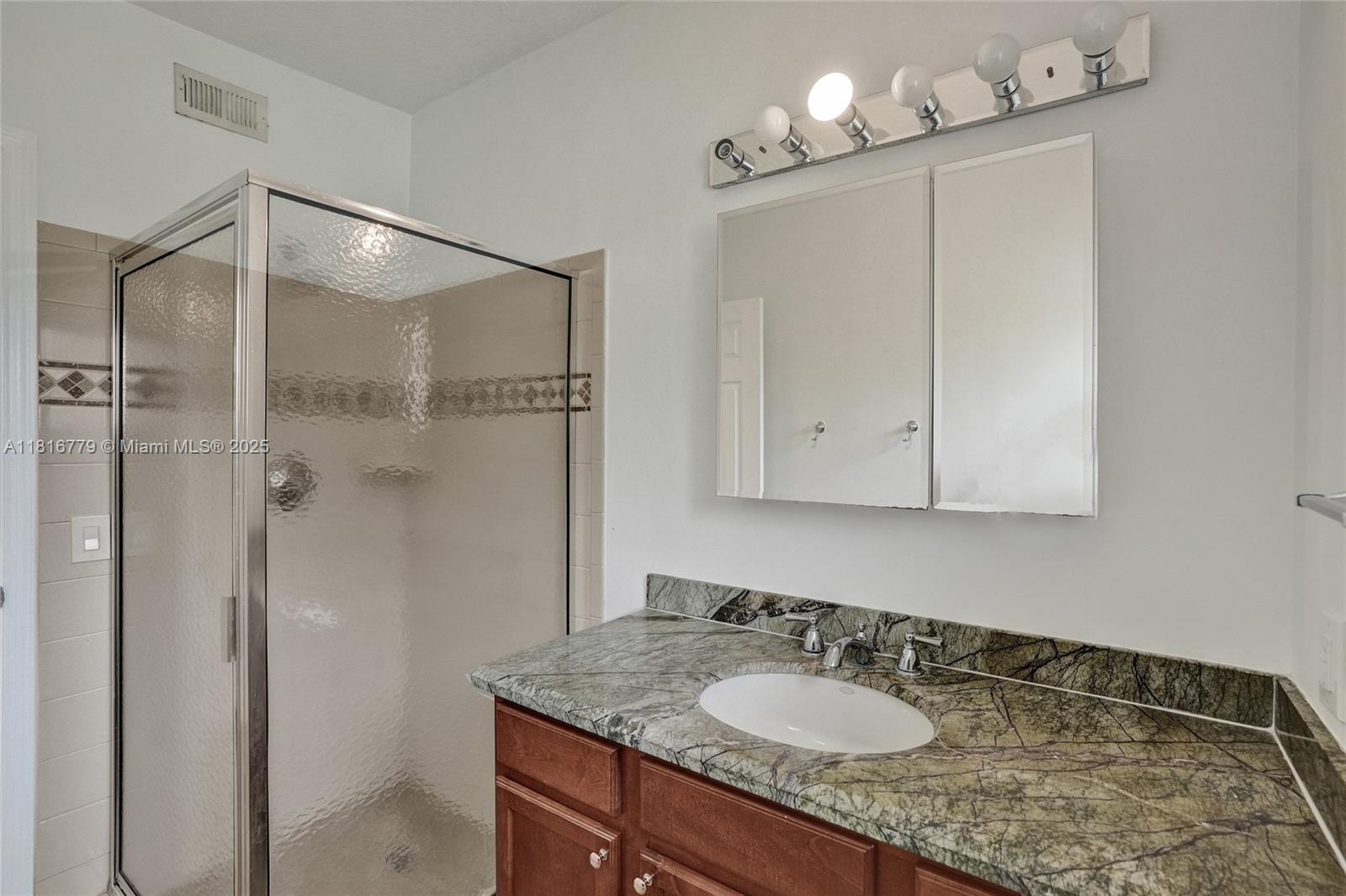2050 NE 196th Ter, North Miami Beach, Florida image 26