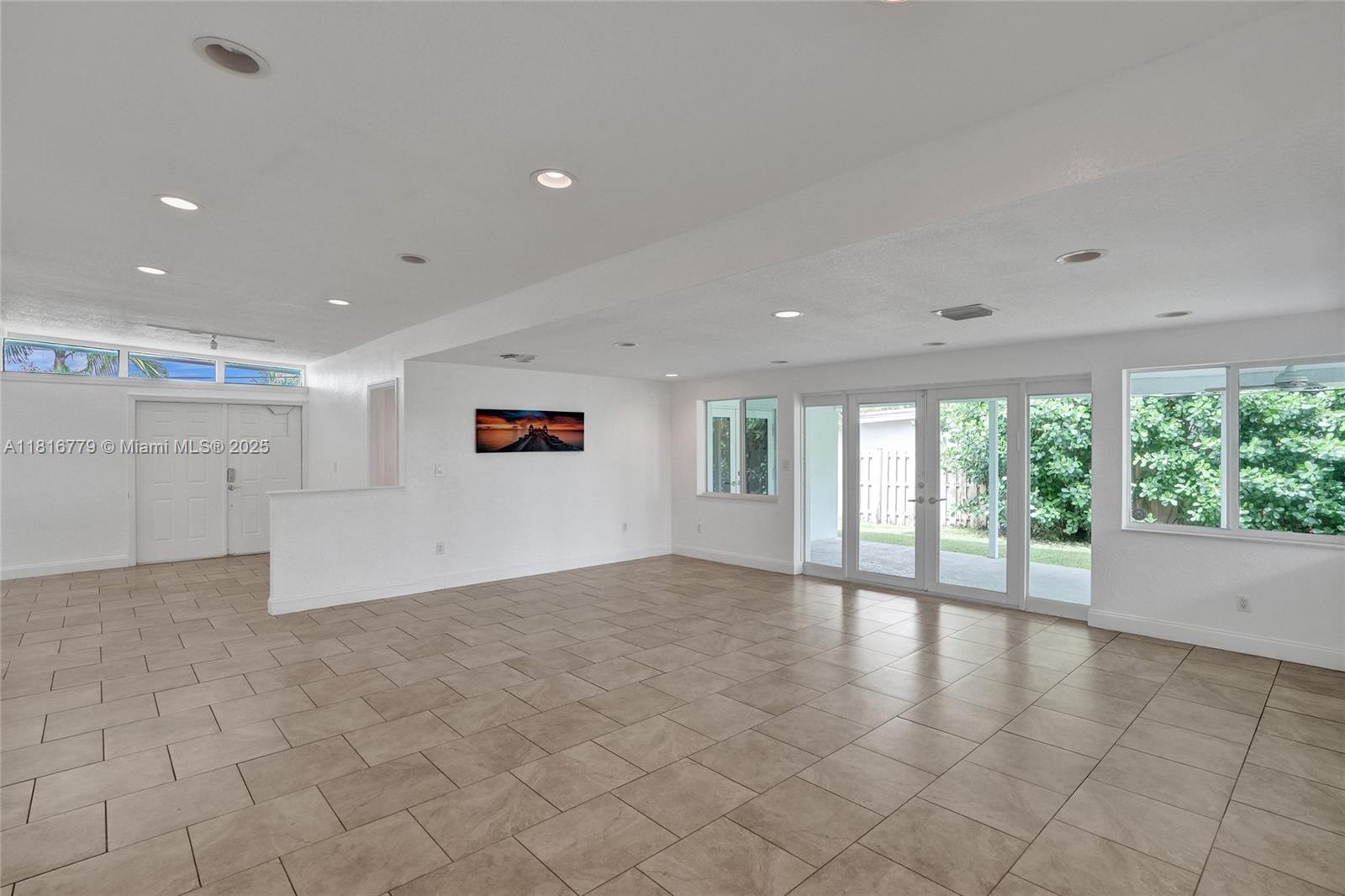 2050 NE 196th Ter, North Miami Beach, Florida image 31