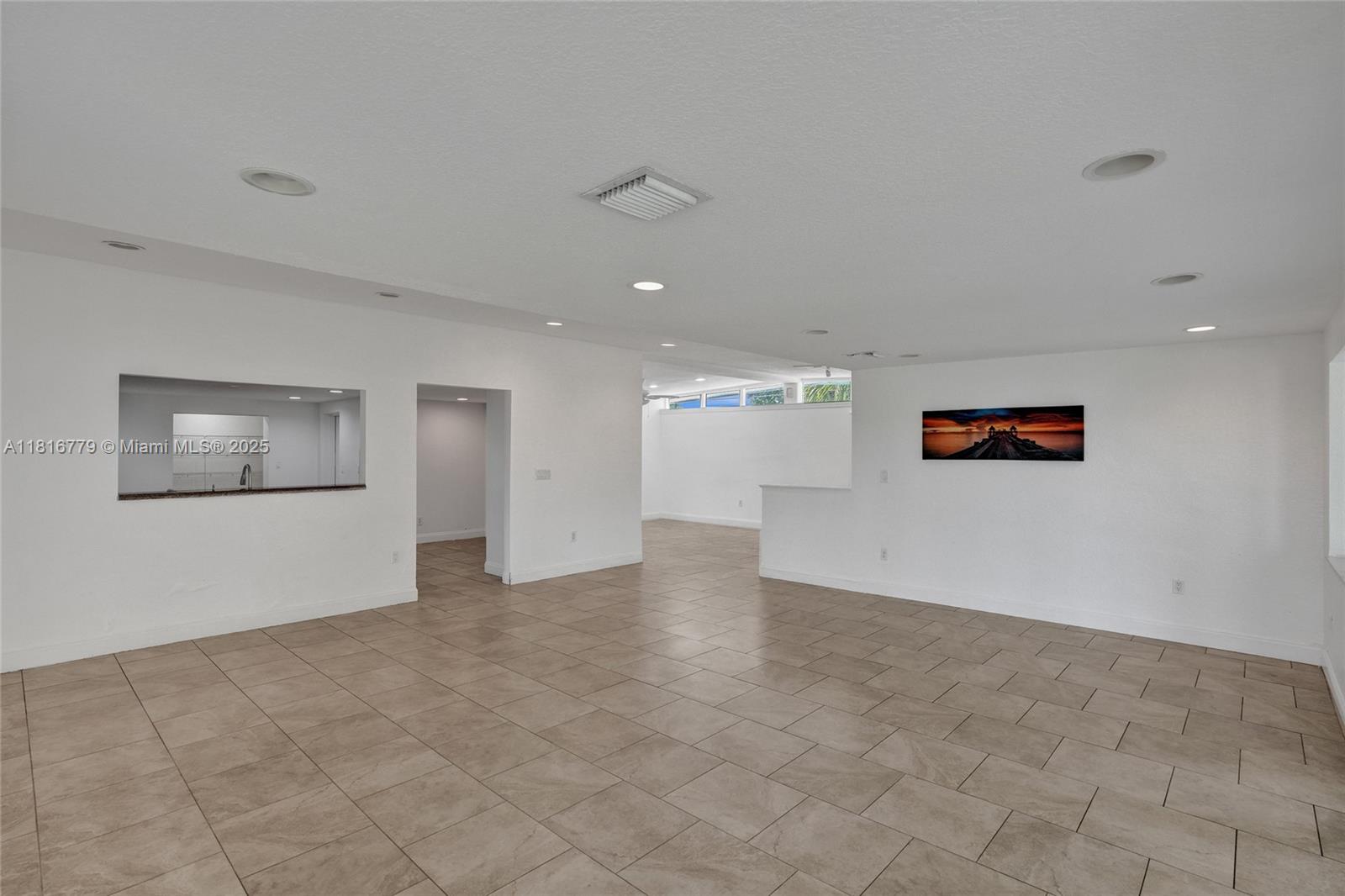 2050 NE 196th Ter, North Miami Beach, Florida image 32