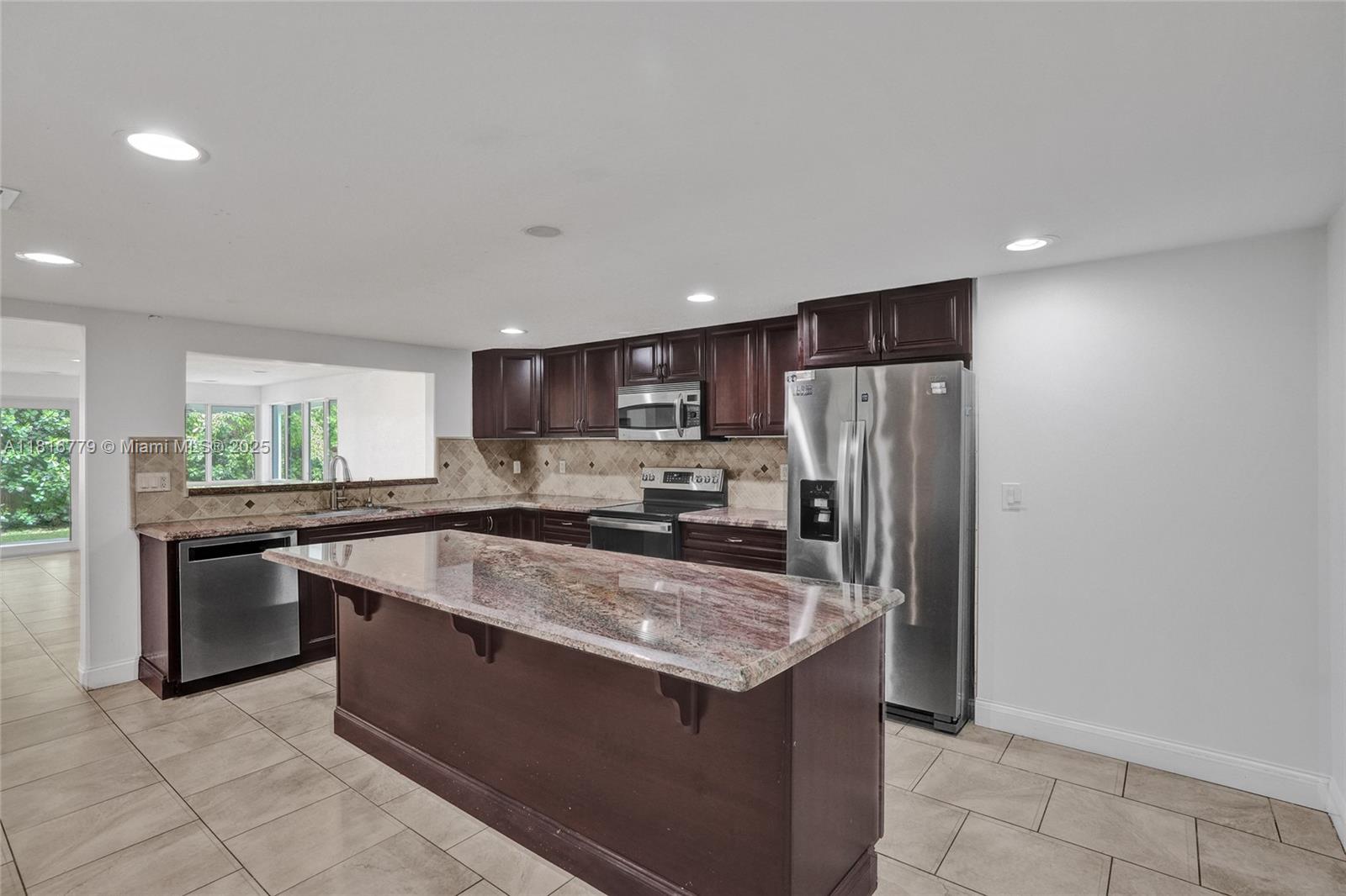 2050 NE 196th Ter, North Miami Beach, Florida image 35