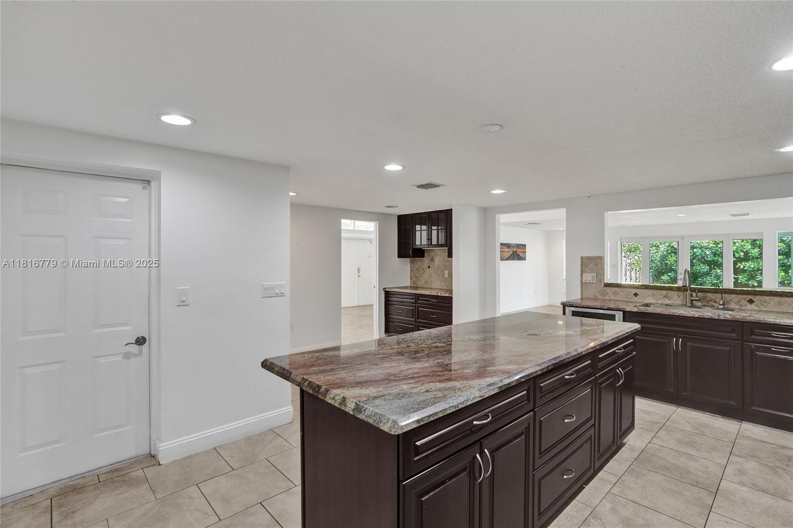 2050 NE 196th Ter, North Miami Beach, Florida image 36