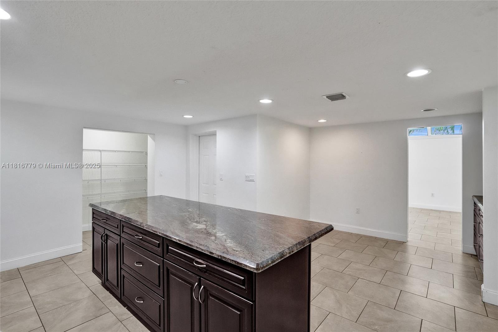 2050 NE 196th Ter, North Miami Beach, Florida image 38