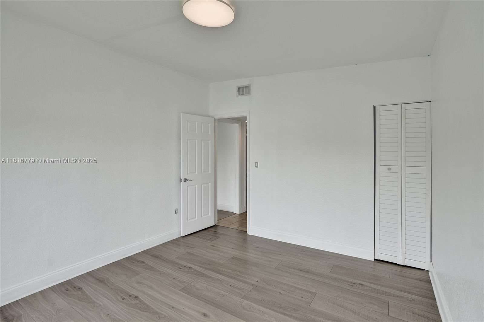 2050 NE 196th Ter, North Miami Beach, Florida image 44