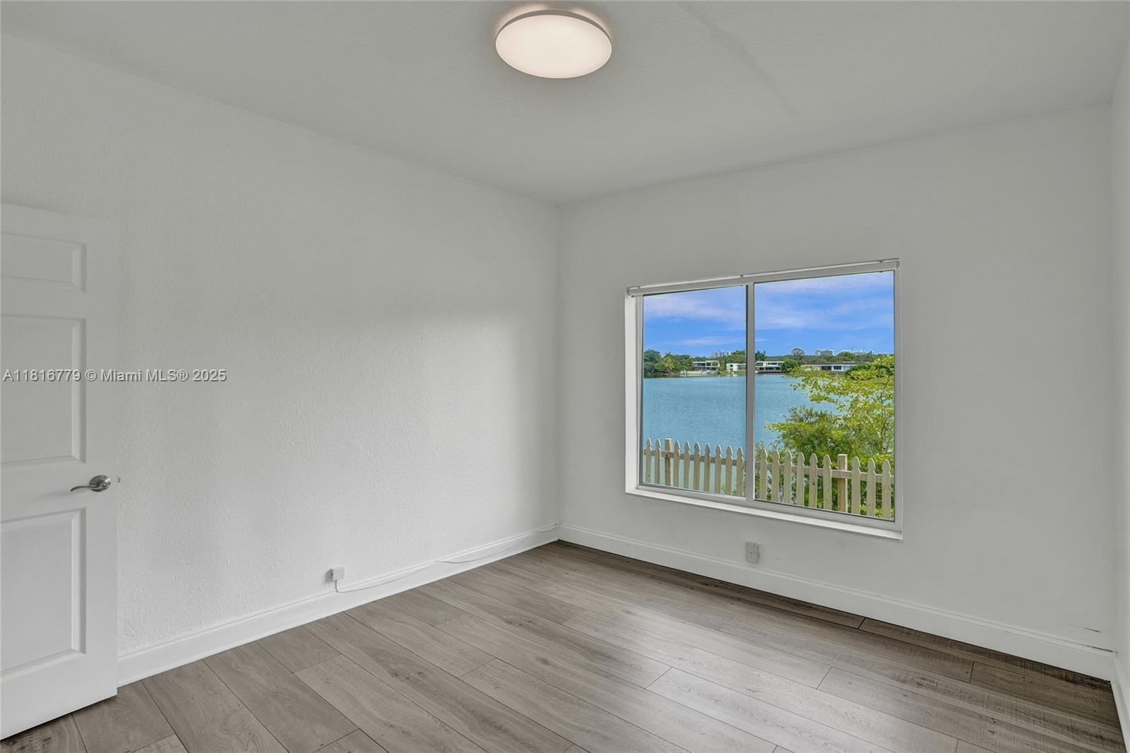 2050 NE 196th Ter, North Miami Beach, Florida image 47