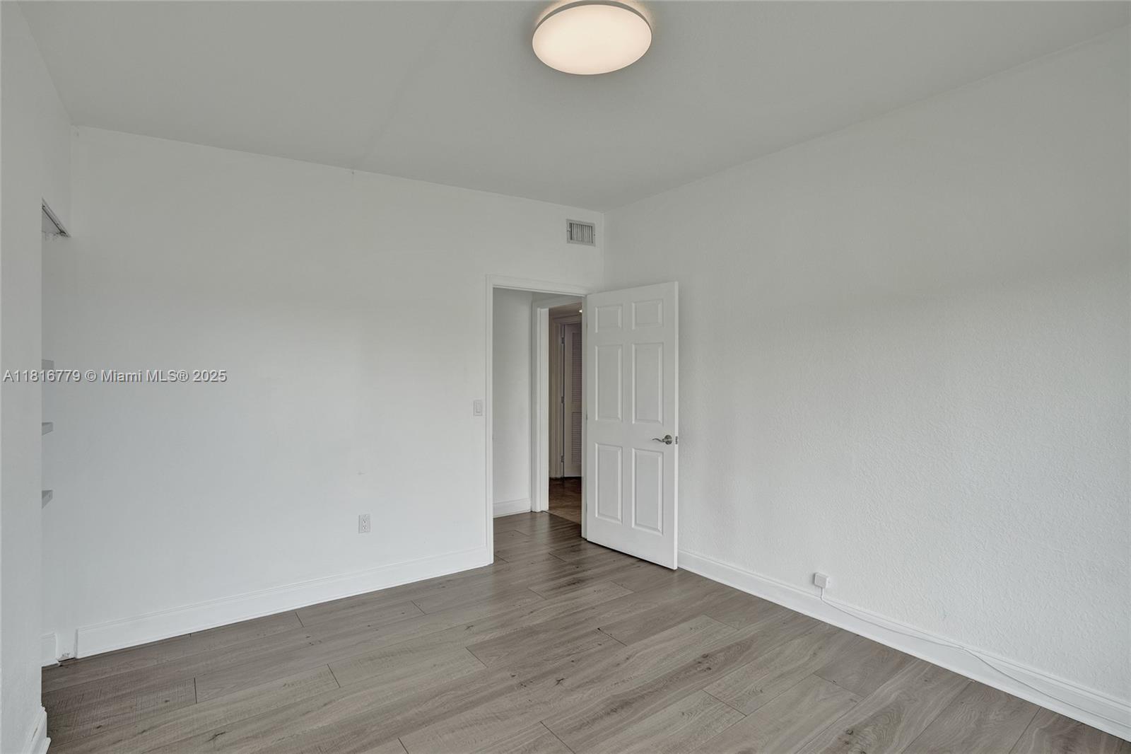 2050 NE 196th Ter, North Miami Beach, Florida image 48