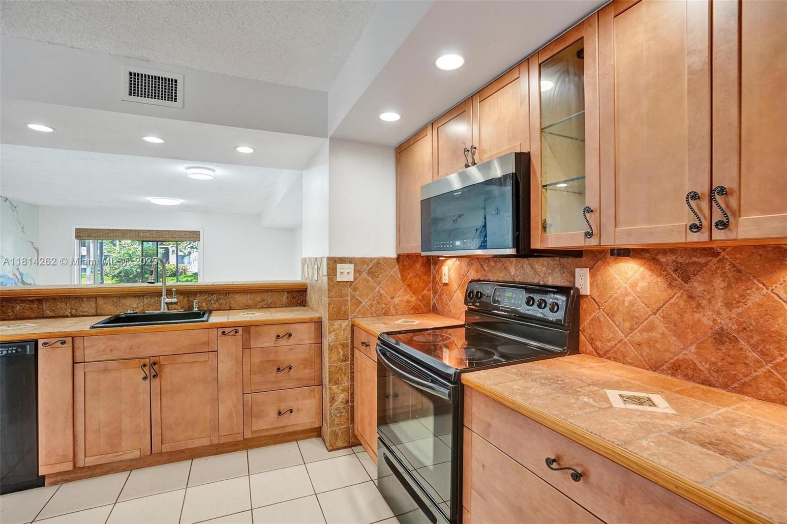 2388 NW 97th Way, Pembroke Pines, Florida image 17