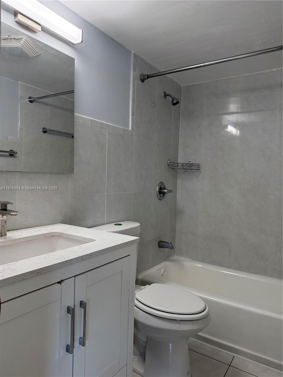 5501 NW 7th St #E301, Miami, Florida image 9