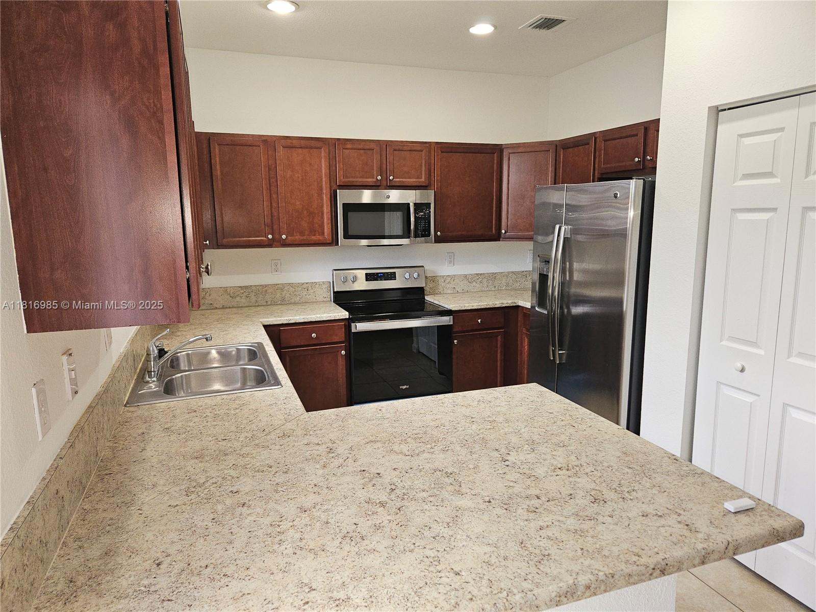 300 SE 37th Ter, Homestead, Florida image 6